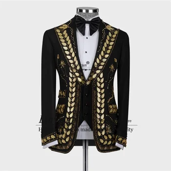Gold бродирани черни сватбени смокинги връх ревера мъже костюми 3 парчета комплект вечеря абитуриентски блейзъри младоженец Terno Masculino Completo
