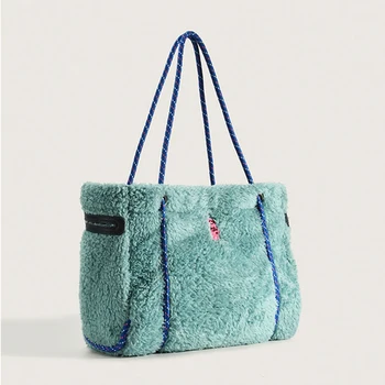 Луксозна мека плюшена дръжка за въже Дамска чанта за рамо Голяма чанта от изкуствена кожа Зимни топли пухкави чанти за пазаруване за жени 2021 Нови