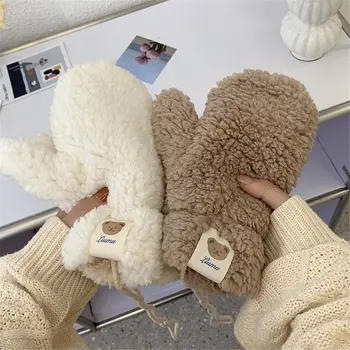 Сладък мечок бели ръкавици плюшени удебелени зима запази топло студенти се вози студено ветроупорно бельо ръкавици висящи врата famale